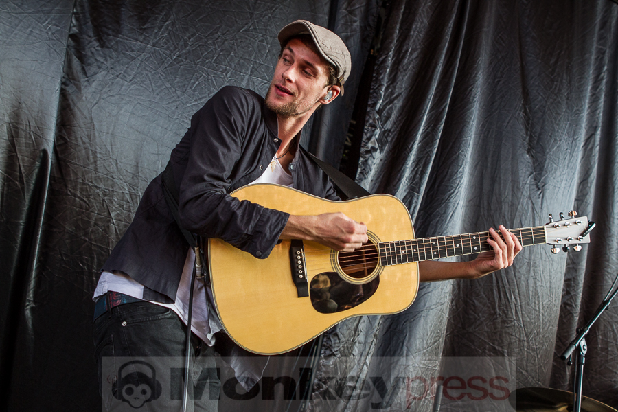 Fotos: WALKING ON CARS