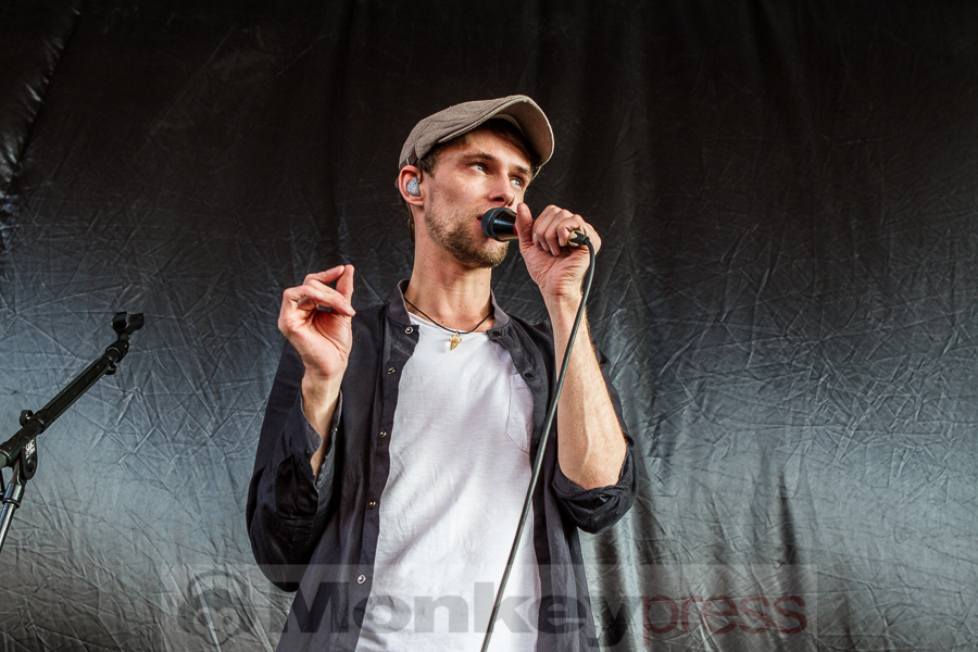 Walking On Cars, © Markus Hillgärtner
