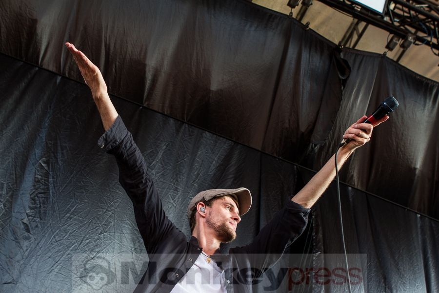 Fotos: WALKING ON CARS