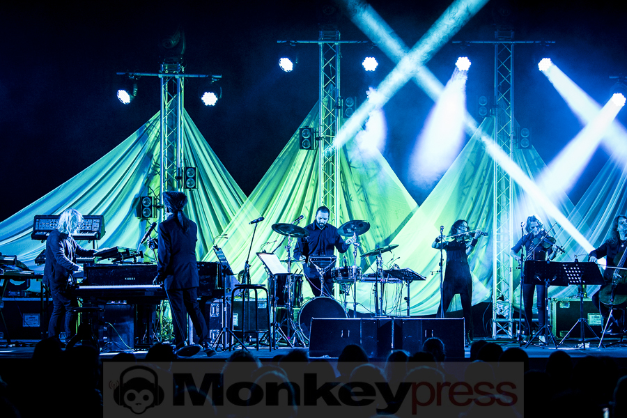 Fotos: DEINE LAKAIEN Fotos: DEINE LAKAIEN