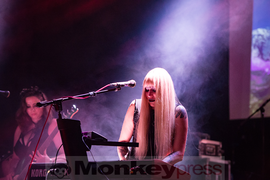 LOTUS THIEF © Thomas Papenbreer