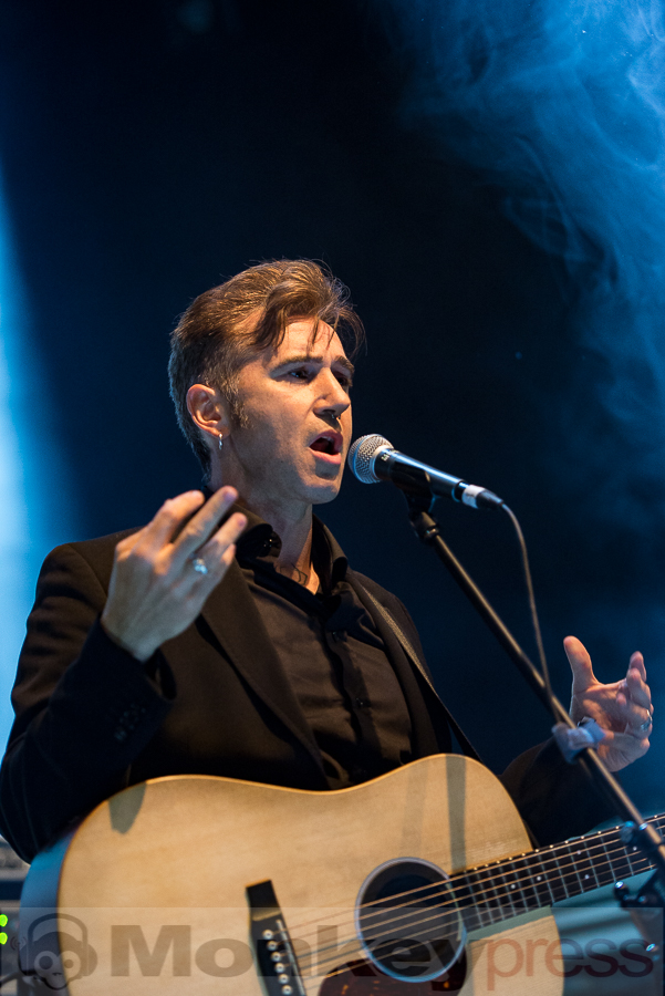 SPIRITUAL FRONT © Thomas Papenbreer