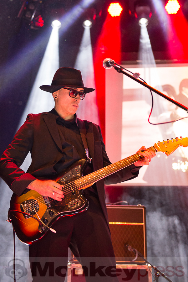 SPIRITUAL FRONT © Thomas Papenbreer