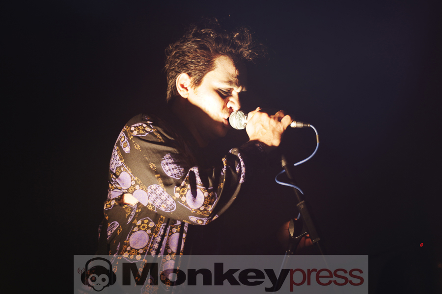 Fotos: SHE PAST AWAY & HOLYGRAM Fotos: SHE PAST AWAY & HOLYGRAM