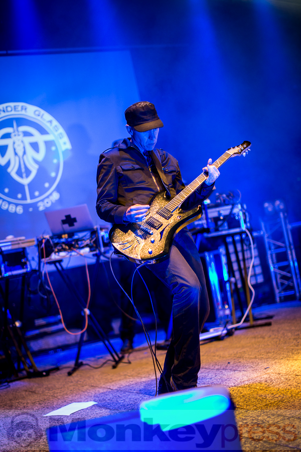 Girls Under Glass, © Thomas Bunge