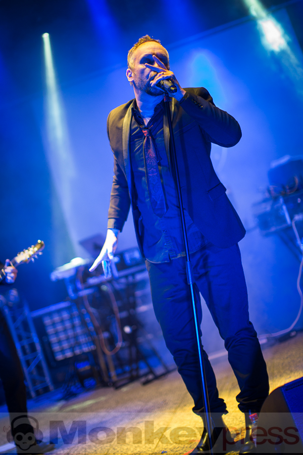 Girls Under Glass, © Thomas Bunge