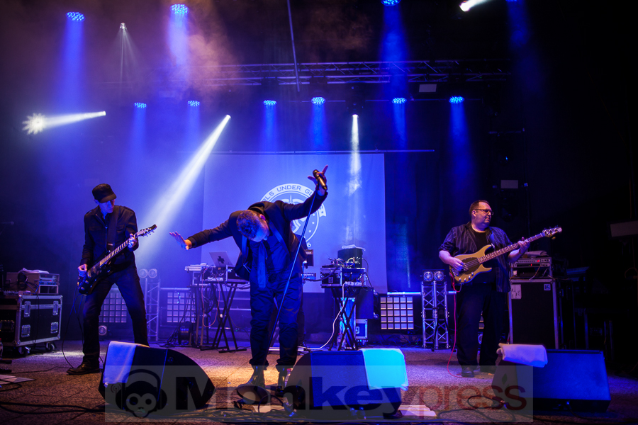 Girls Under Glass, © Thomas Bunge