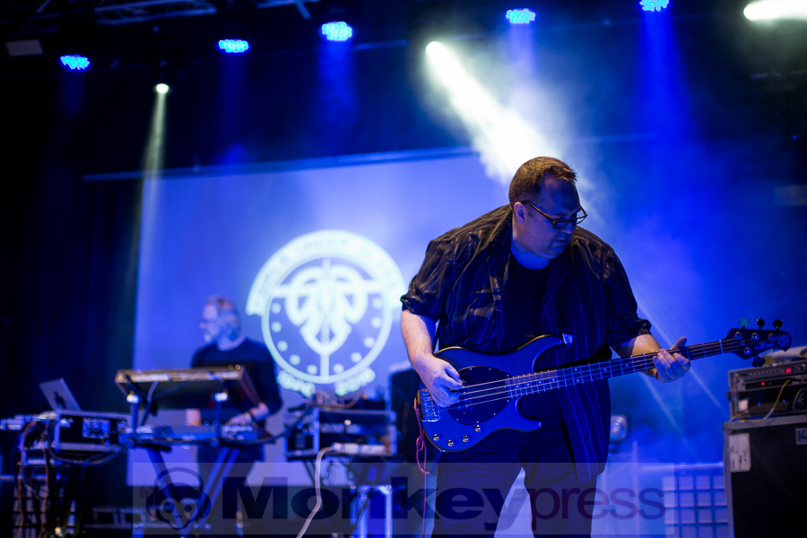 Girls Under Glass, © Thomas Bunge
