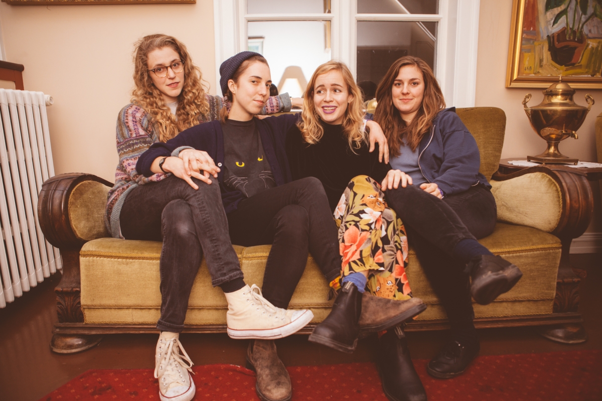 CHASTITY BELT machen 2 deutsche Clubs unsicher