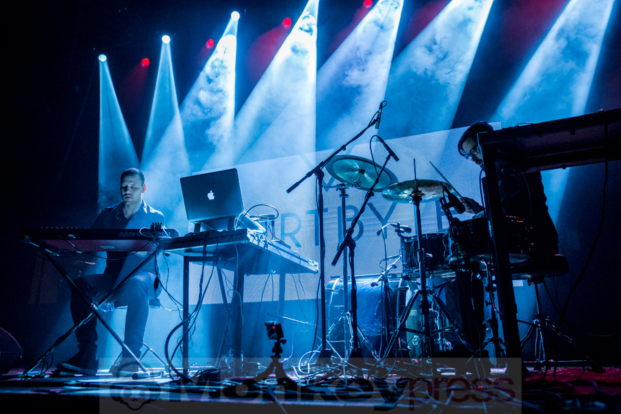 DYRTEBYTE © Angela Trabert