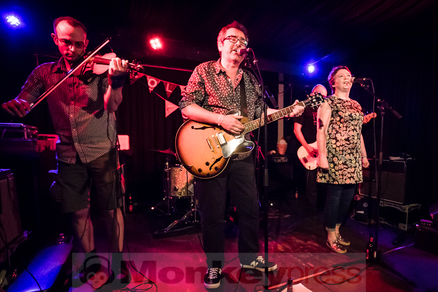 Fotos: MJ HIBBETT AND THE VALIDATORS