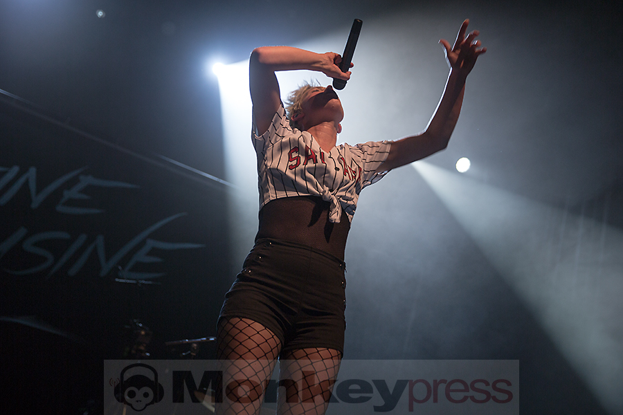 Deine Cousine © Marcus Nathofer