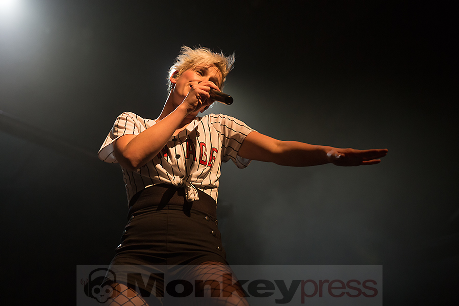 Deine Cousine © Marcus Nathofer