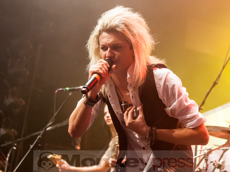 2018-11-15 Kissin´ Dynamite - Bild 002