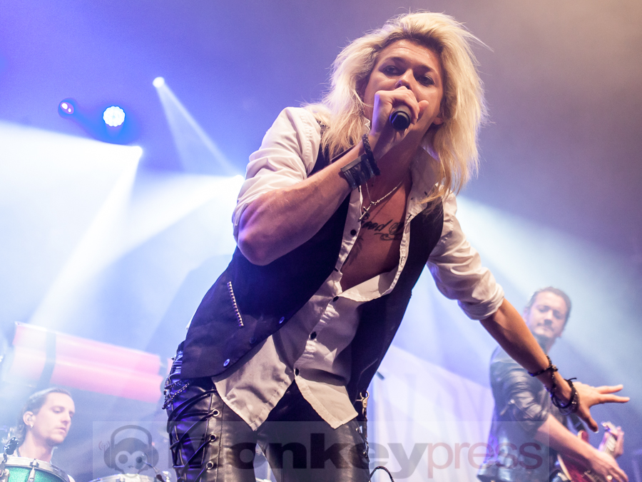 2018-11-15 Kissin´ Dynamite - Bild 011