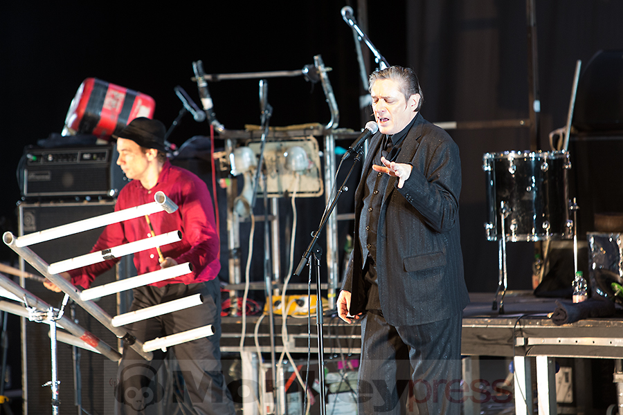 Fotos: EINSTÜRZENDE NEUBAUTEN Fotos: EINSTÜRZENDE NEUBAUTEN