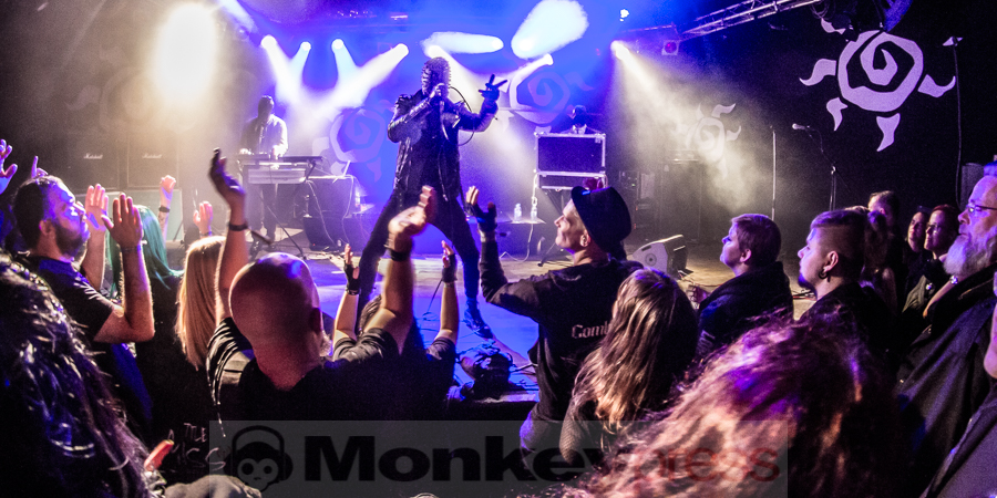 PRIEST © Dietmar Grabs