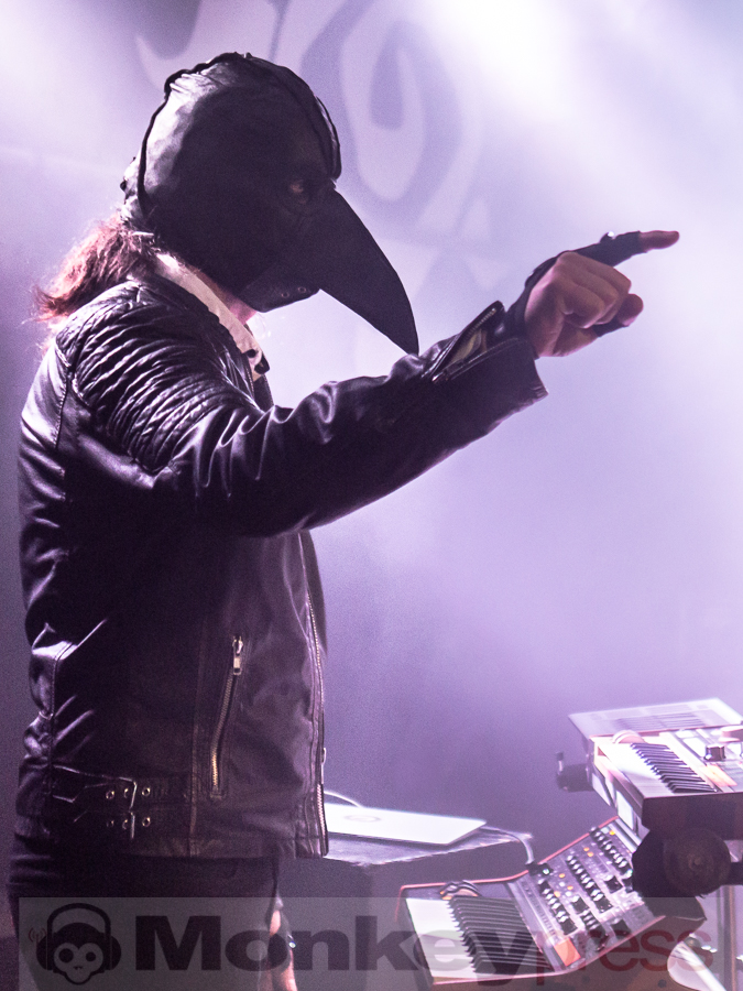 PRIEST © Dietmar Grabs