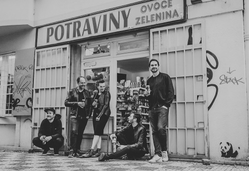 DIE HAPPY präsentieren den Clip zu "Here I Am" DIE HAPPY präsentieren den Clip zu "Here I Am"