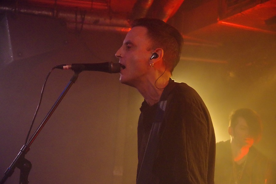 Fotos: WIRES & LIGHTS