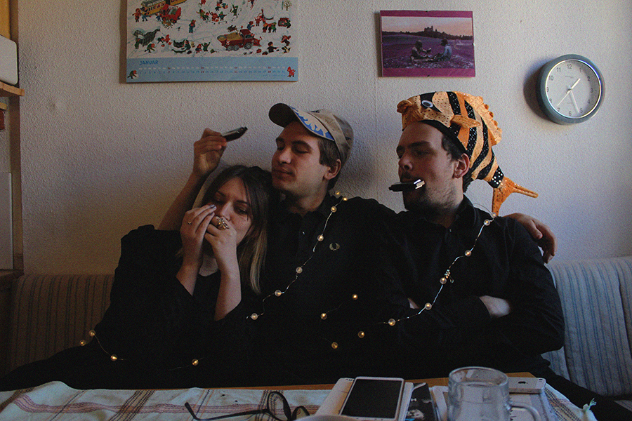 einer von vielen düsteren Lovesongs (aber ein besonders schöner) - PAULS JETS Frühlingsmelodie heißt Der Teufel einer von vielen düsteren Lovesongs (aber ein besonders schöner) - PAULS JETS Frühlingsmelodie heißt Der Teufel