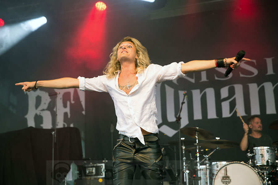 KISSIN DYNAMITE, © Marcus Nathofer