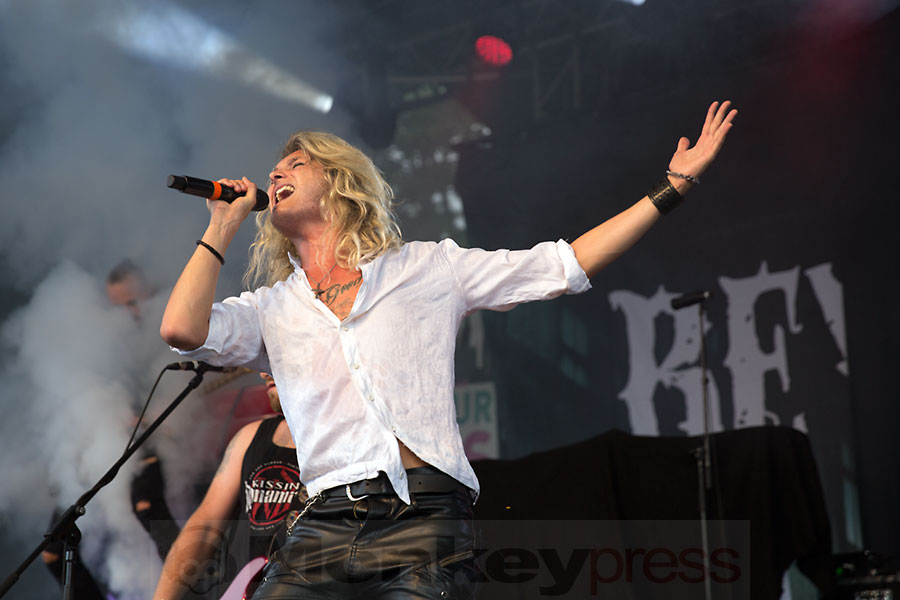 KISSIN DYNAMITE, © Marcus Nathofer