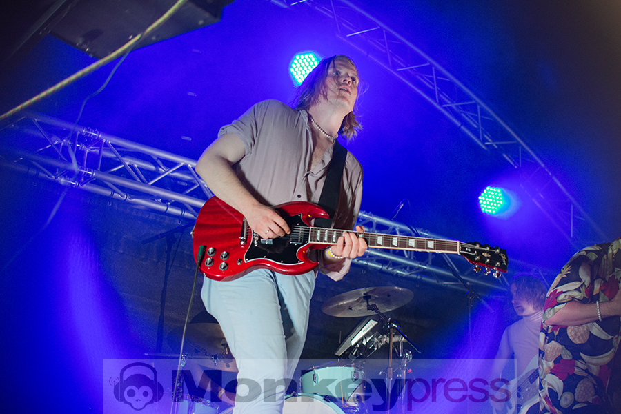 Flying Moon in Space, © Claudia Helmert