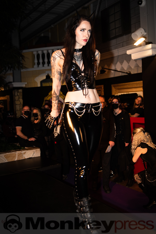 FASHION WALK © Thomas Papenbreer