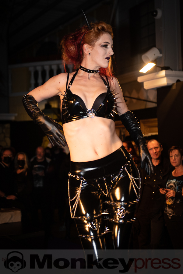 FASHION WALK © Thomas Papenbreer