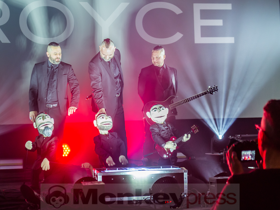 Neue Single, neuer Clip: RROYCE im härteren Synthpop-Gewand