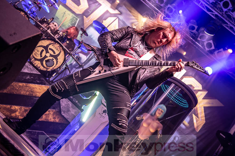 Beast in Black, © Cynthia Theisinger