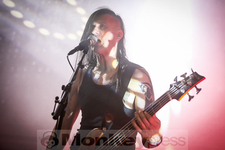 Girls Under Glass, © Michael Gamon