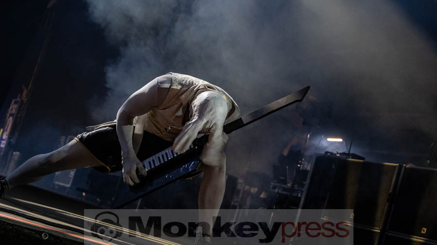 Frog Leap © Robert Helle