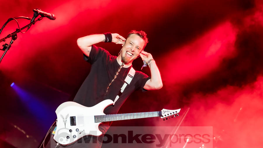 Frog Leap © Robert Helle