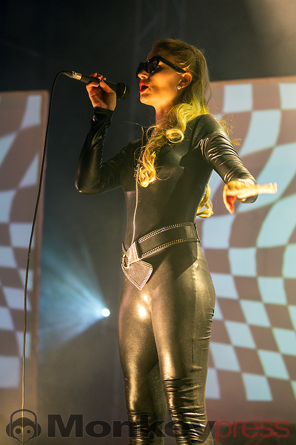 WELLE ERDBALL, ©Marcus Nathofer