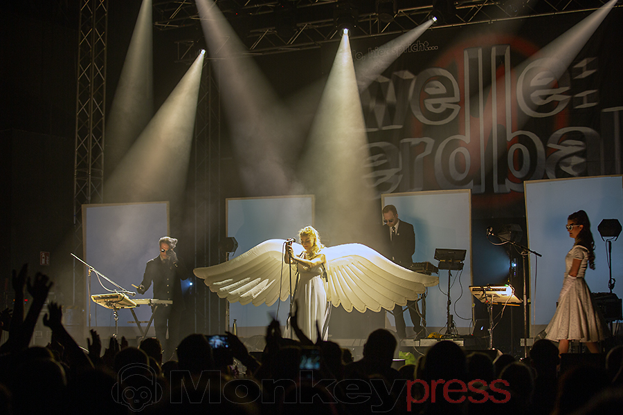 WELLE ERDBALL, ©Marcus Nathofer