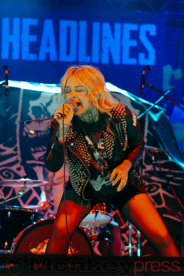 THE HEADLINES, ©Marcus Nathofer