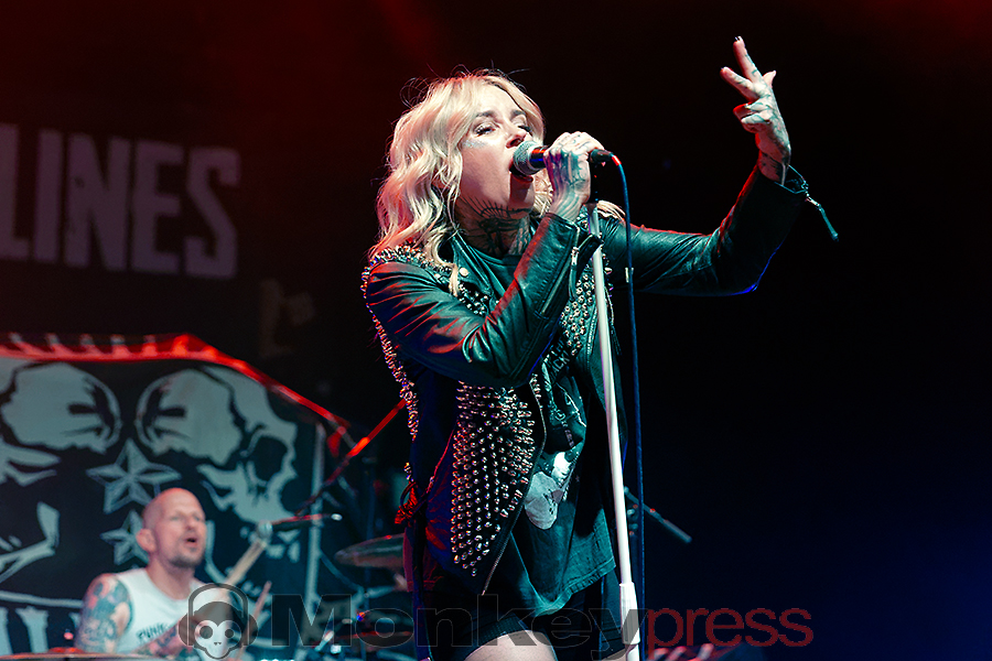 THE HEADLINES, ©Marcus Nathofer