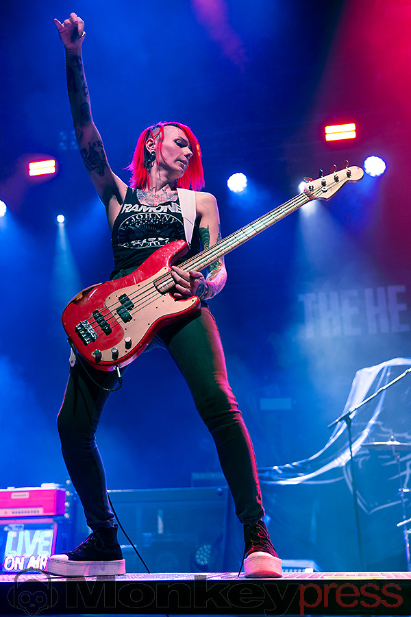 THE HEADLINES, ©Marcus Nathofer