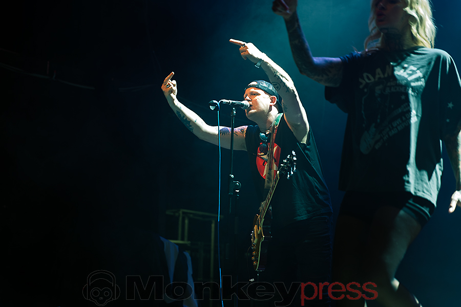 THE HEADLINES, ©Marcus Nathofer