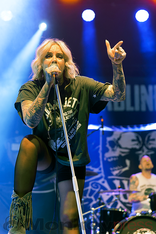 THE HEADLINES, ©Marcus Nathofer