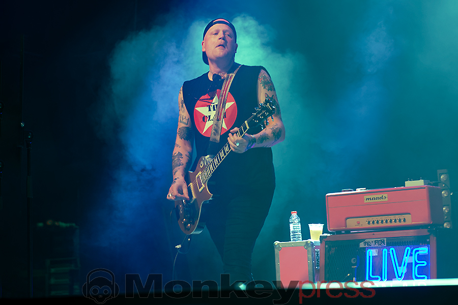 THE HEADLINES, ©Marcus Nathofer