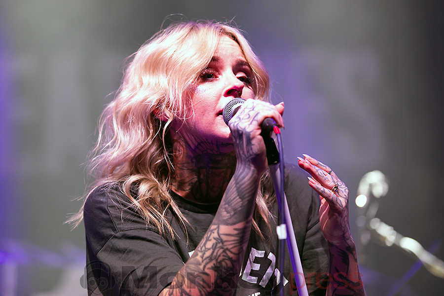 THE HEADLINES, ©Marcus Nathofer