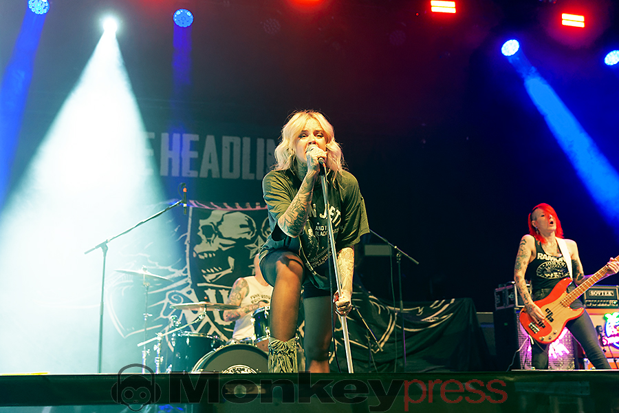 THE HEADLINES, ©Marcus Nathofer