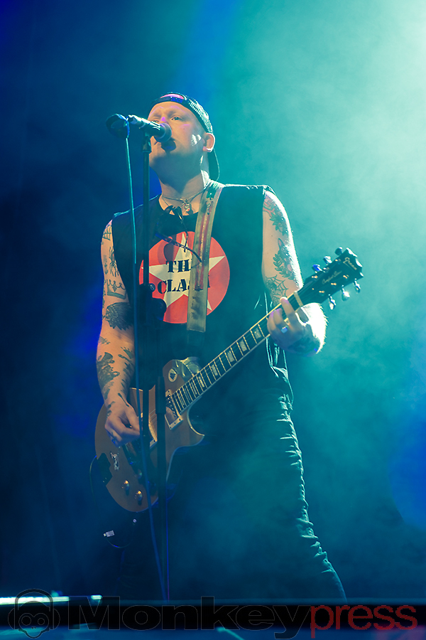 THE HEADLINES, ©Marcus Nathofer