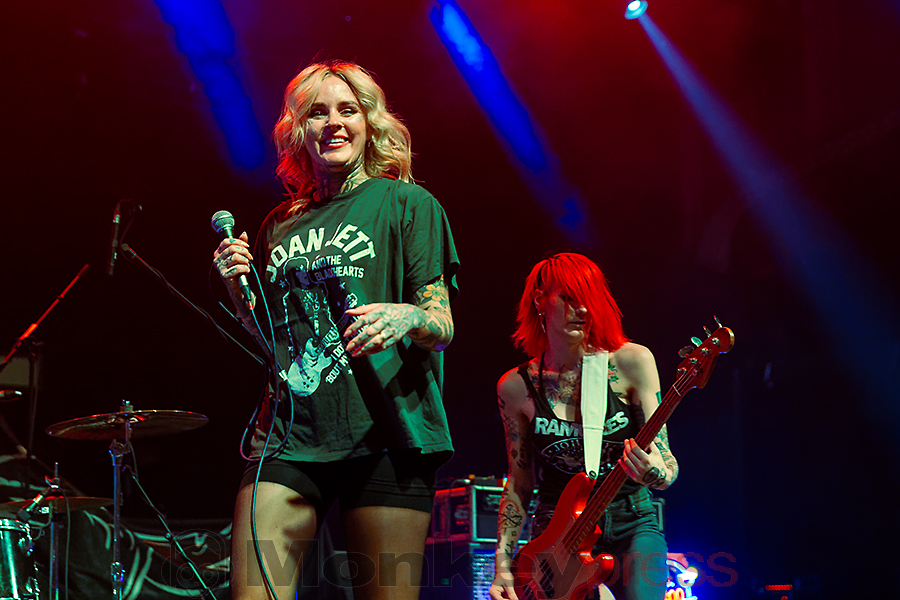 THE HEADLINES, ©Marcus Nathofer