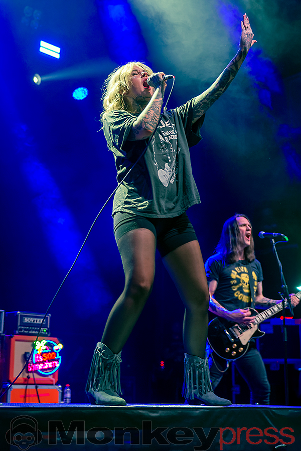 THE HEADLINES, ©Marcus Nathofer