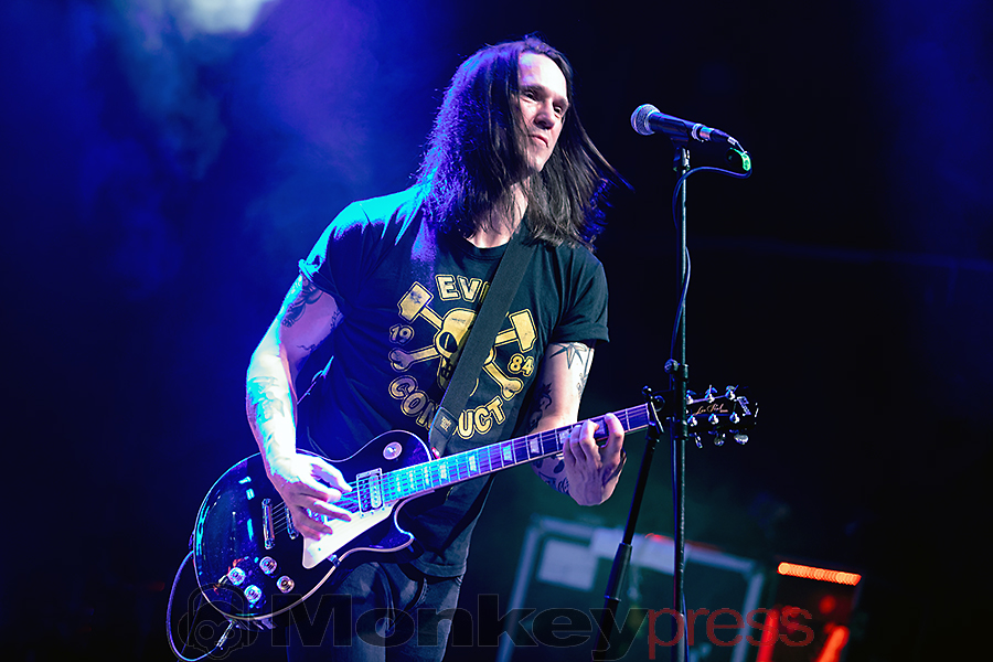 THE HEADLINES, ©Marcus Nathofer