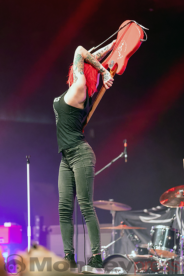 THE HEADLINES, ©Marcus Nathofer